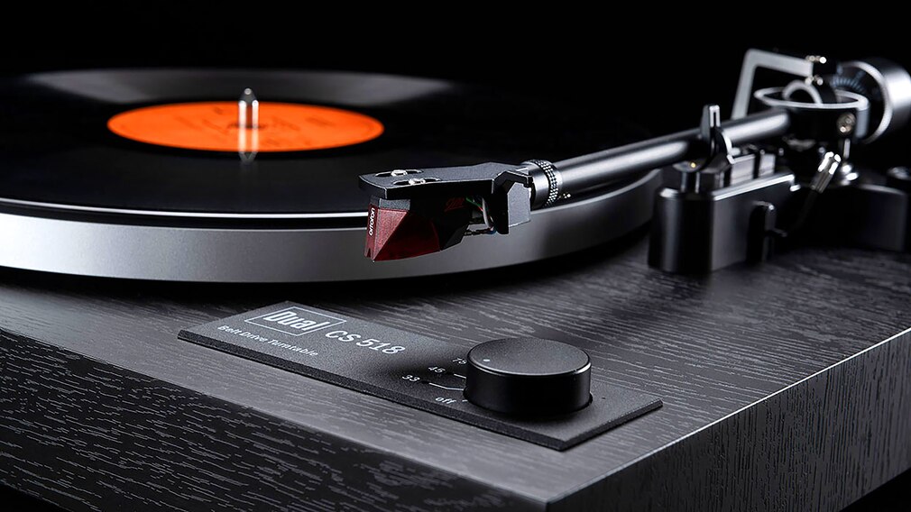 Dual equips the CS 518 and CS 418 with the fine Ortofon 2M Red pickup. Dual equips the CS 518 and CS 418 with the fine Ortofon 2M Red pickup.