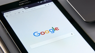 Google-Website auf einem Tablet