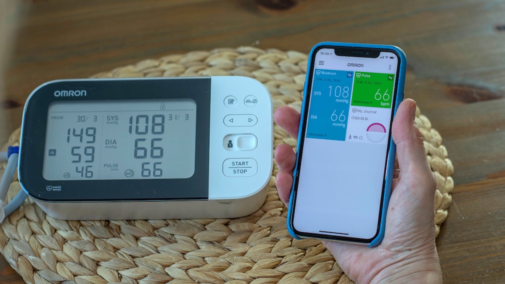 Omron M500 Intelli IT with iPhone XS