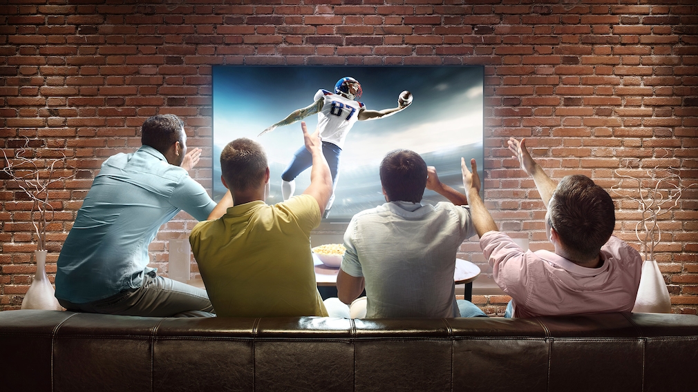 Der Super Bowl steht vor der Tür. COMPUTER BILD zeigt die besten Fernseher dafür im Test.