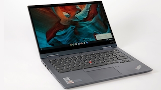 Lenovo Thinkpad C13 Yoga vor grauem Hintergrund