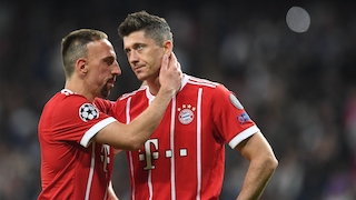 Franck Ribery tröstet Robert Lewandowski
