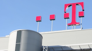 Telekom-Logo auf Dach