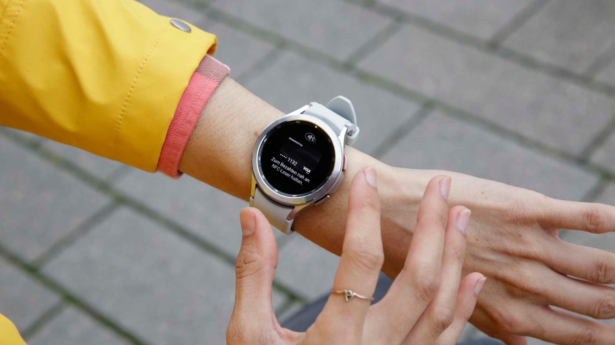 Black Runde Bluetooth Smartwatch Samsung Galaxy Watch4 Classic Deutche Version 46 mm Fitnessuhr Fitness-Tracker Wear OS drehbare Lünette