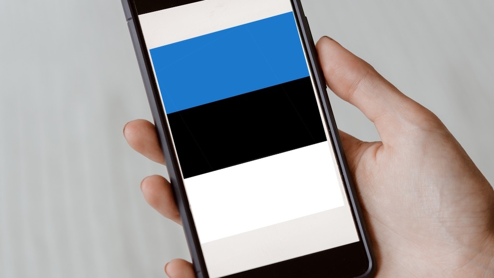 Smatphone mit Flagge Estlands