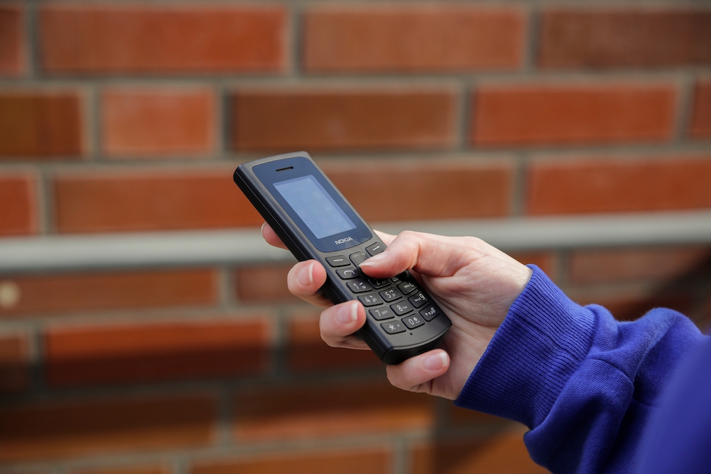 Nokia 105 4G in der Hand
