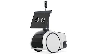 Amazon-Roboter vor weißem Hintergrund