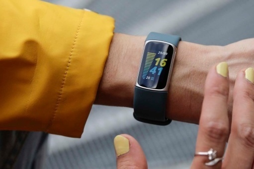 Fitbit charge 4 ekg sales