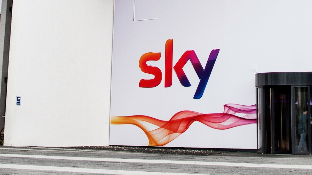Sky-Logo am Unternehmenssitz