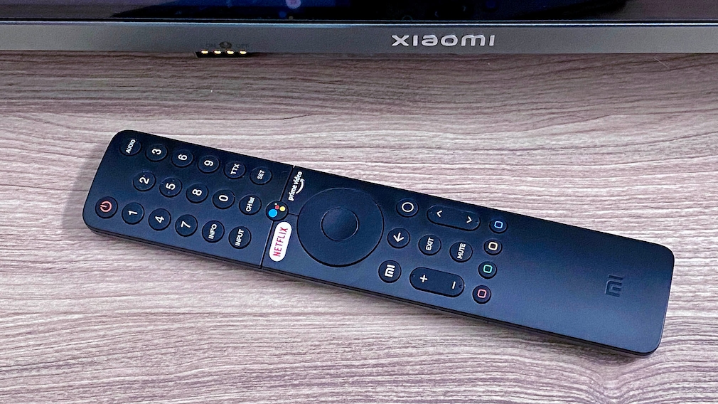 Xiaomi includes a handy and functional remote control with all the important buttons for the Q1E.