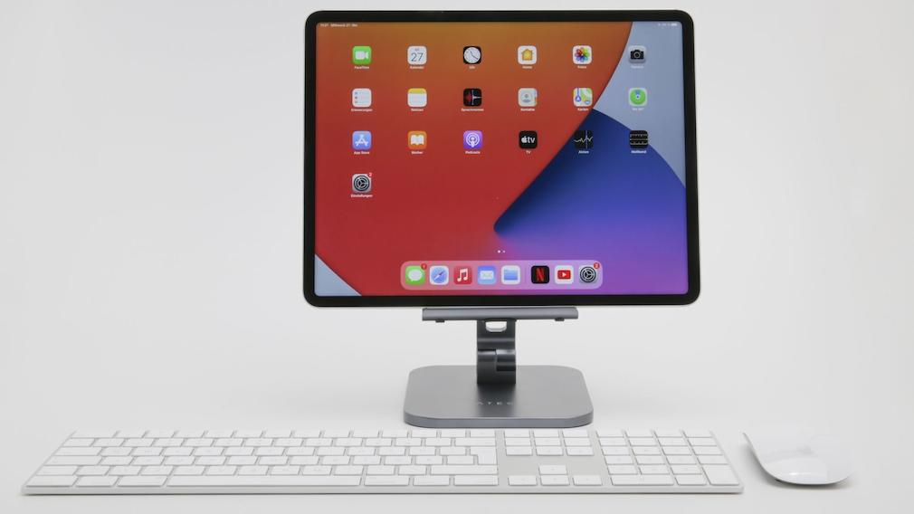 iPad in the Satechi Aluminum Desktop Stand