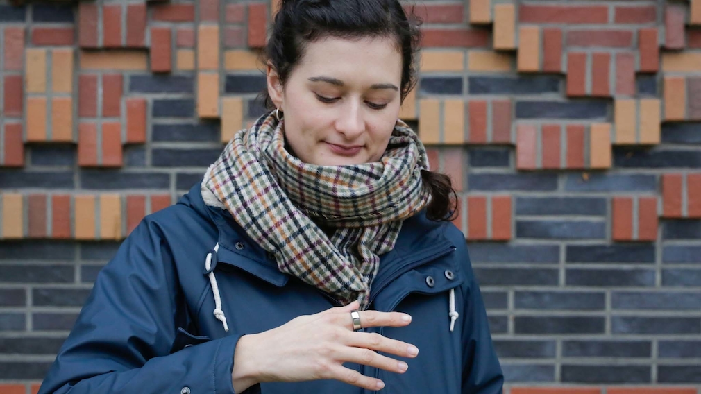 Oura Ring 3 on the finger Oura Ring 3 on the finger