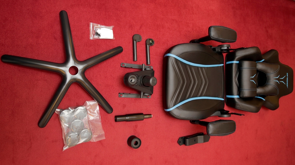 Erazer X89410 (MD88410): Inexpensive gaming chair from Aldi in a practical test Unboxed: The Erazer chair in individual parts. 