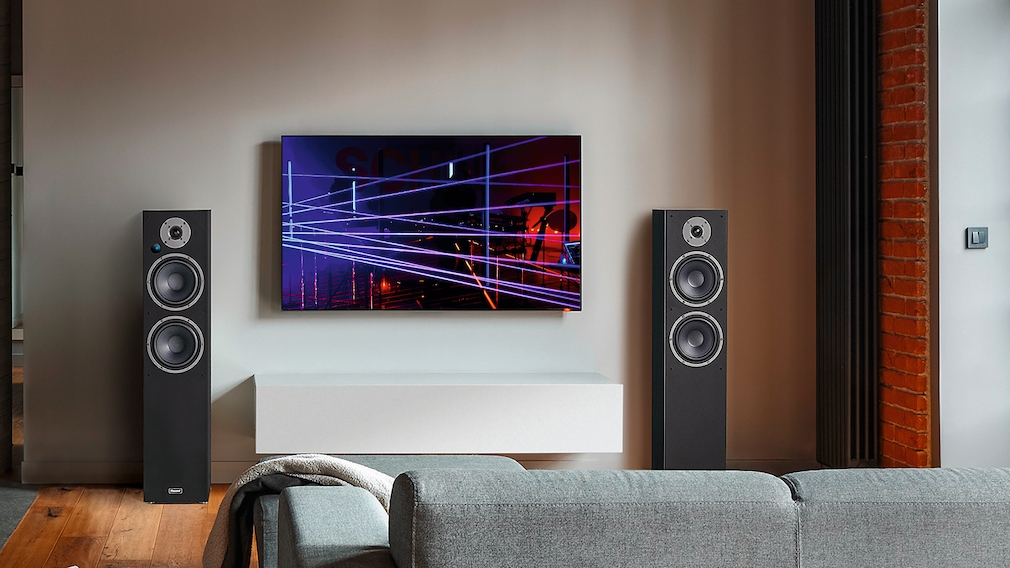 Die Magnat Monitor Reference 5A plus ein guter 75-Zöller ergeben großartige Wohnzimmer-Ausstattung.
