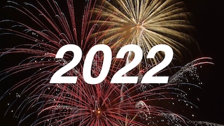 Feuerwerk mit 2022-Schriftzug