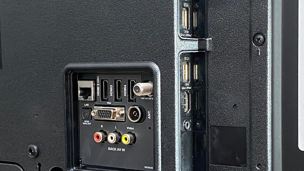 The Medion X15092 has four HDMI inputs, one VGA and one AV input and two USB ports on the side. 