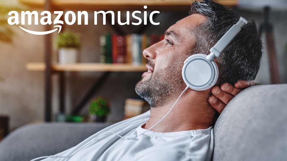 Amazon Music Logo und Person mit Kopfhörer