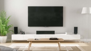 Fernseher an der Decke � das m�ssen Sie beachten © iStock.com/imaginima