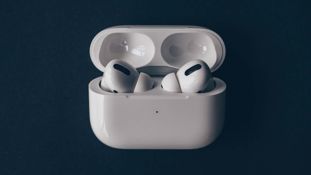AirPods in Ladecase 