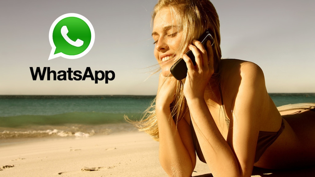 whatsapp-Logo mit Frau am strand