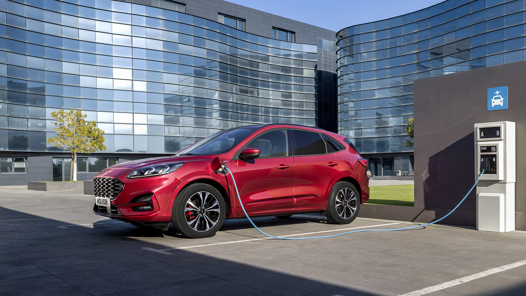 Ford Kuga kaufen: Plug-in-Hybrid-SUV mit 14.500 Euro Rabatt