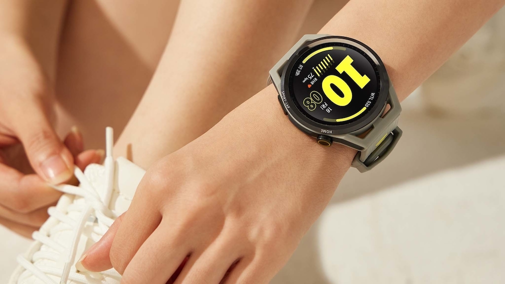 Huawei Watch GT Runner im Test: Leichte Smartwatch fürs Laufen ausprobiert Die Huawei Watch GT Runner wirkt an schmalen Handgelenken klobig. 