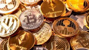 Basisartikel zum Kopieren Auf der Top Kryptow�hrung Liste finden Anleger die gr��ten Coins nach Marktkapitalisierung. © iStock.com/gopixa
