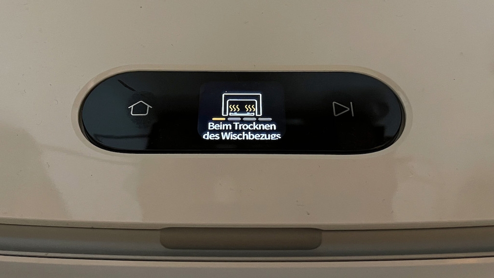 Dreame Bot W10 in the test: buttons and display