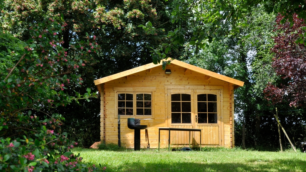 Ein Gartenhaus aus Holz