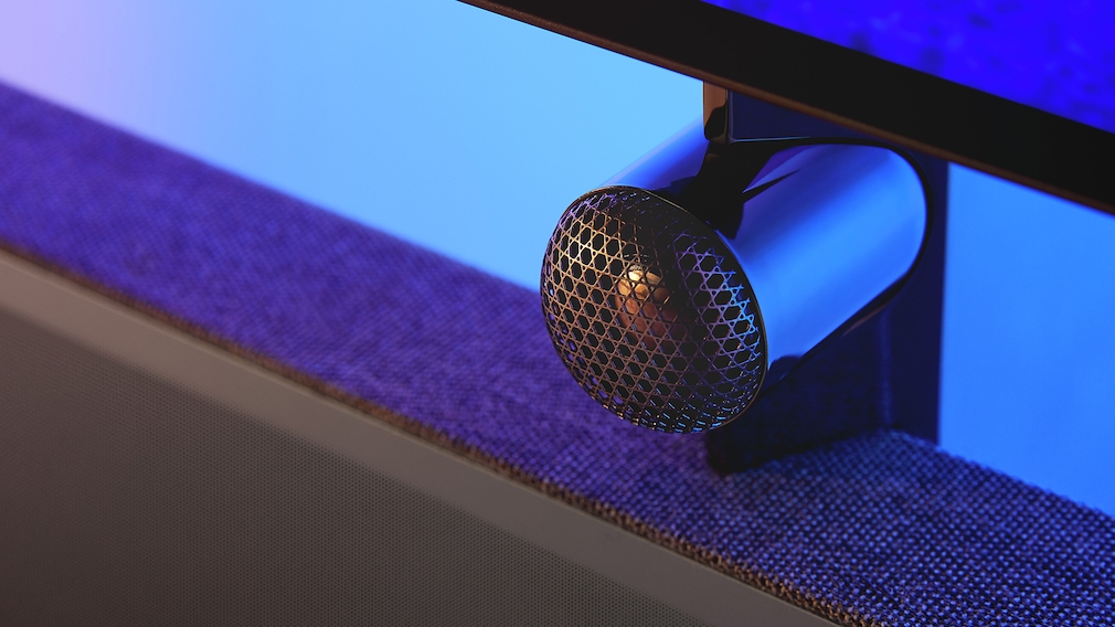 The free-standing tweeter above the soundbar of the Philips 65OLED986 is typical for the manufacturer B&W. 