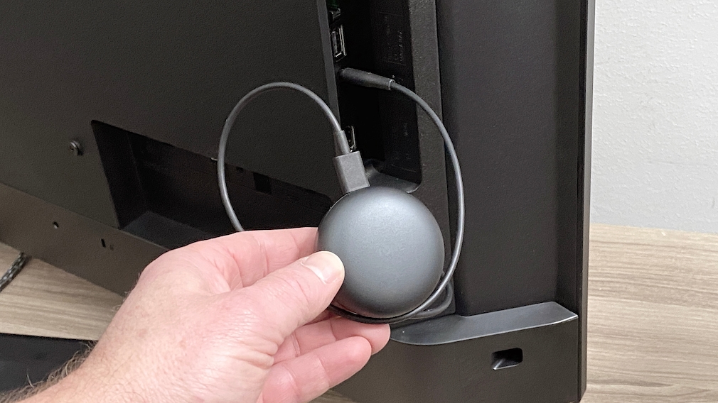 LG DFP9 in the test: These Bluetooth in-ears also work on the headphone jack!  The charging socket of the LG ToneFree FP9 can be connected to conventional headphone outputs and then transmits the sound to the in-ears via Bluetooth. 