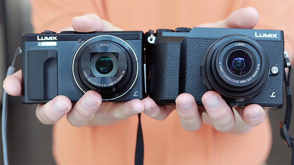 Kleine Systemkameras wie die Panasonic Lumix GX80 sind größer als Kompaktkameras wie die Panasonic Lumix TZ81