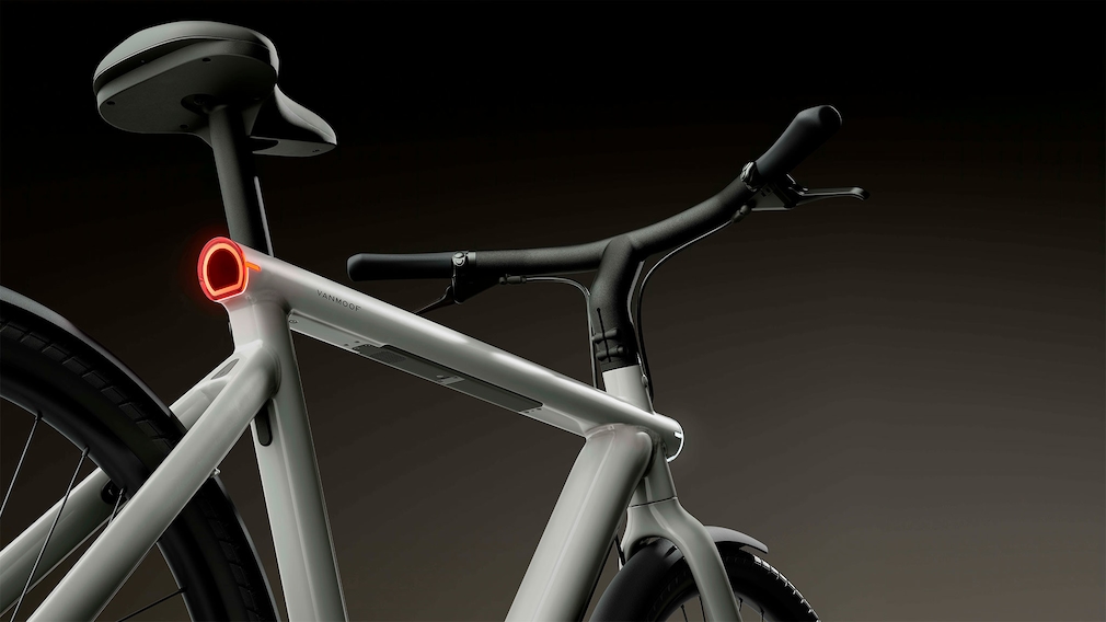 VanMoof S5 and A5 introduced: Pedelecs for every size VanMoof is on "HiVis"-Fifth generation lights.  The lamps at the back and front are each made up of 20 LEDs. 