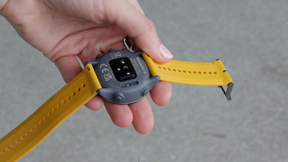 Suunto 5 Peak in the first practical test: Handy sports watch without a touchscreen The back looks a bit cheap.  The heart sensor provided exact measurements. 