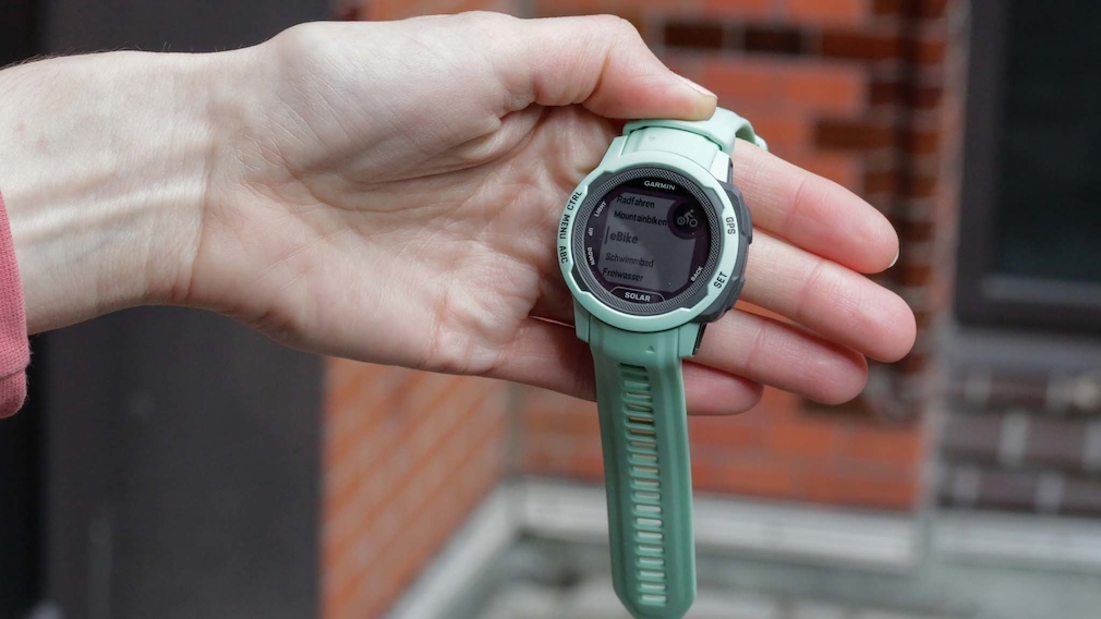 Garmin Instinct Garmin Uhren Testsieger Garmin Instinct AMOLED Im