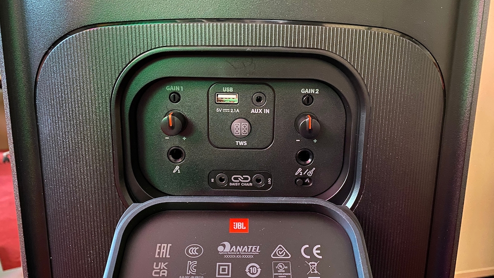 JBL Partybox 701 in the test: connections