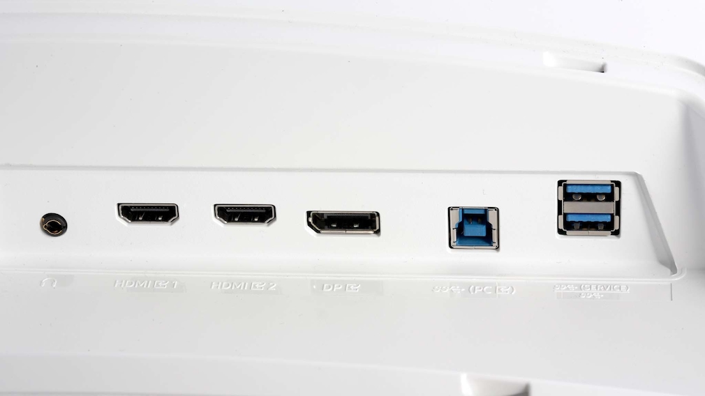 Samsung Odyssey Neo G9: Das Alphatier unter den Gaming-Monitoren Der hat alles: einen Audioausgang, zwei HDMI-Eingänge, einen Displayport- und einen USB-Typ-B-­Anschluss, der zwei USB-Typ-A-­Buchsen mit Strom versorgt. 