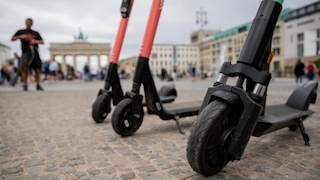 E-Scooter: Erste Städte führen Parkplätze ein