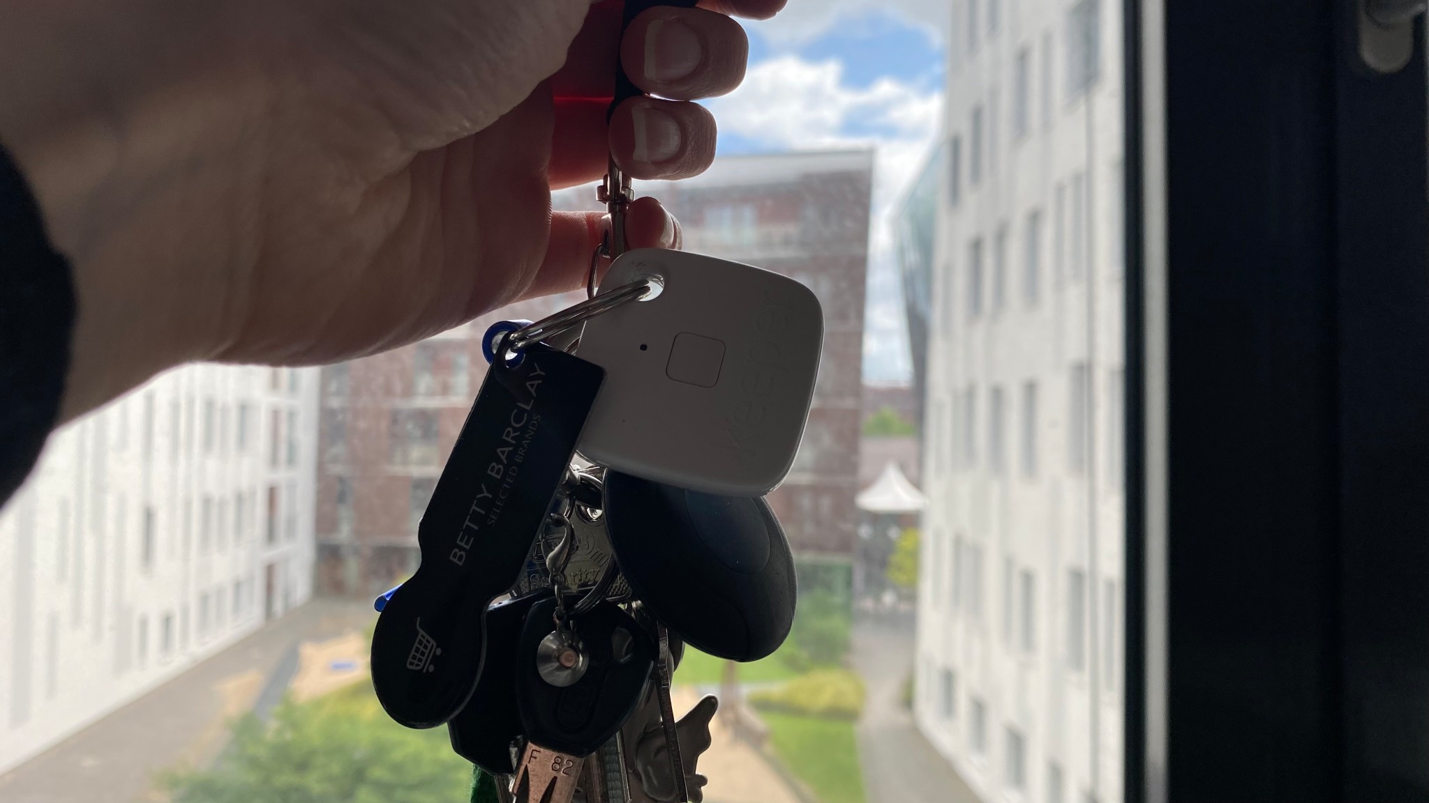 Gigaset Keeper Solo Porte-clés connecté avec Alertes sonores/lumineuses  Bluetooth 4.0 Blanc : : High-Tech