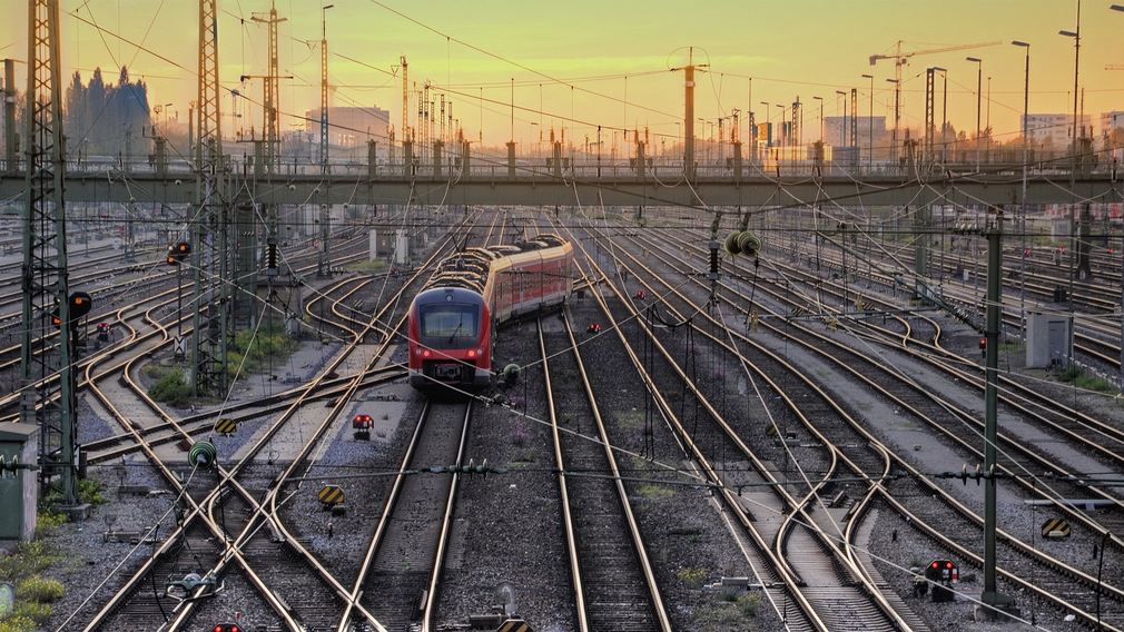 Deutsche Bahn plant Generalsanierung wichtiger Strecken Hierzulande soll das Schienennetz erneuert werden. Es drohen viele Baustellen, die den Fahrgästen der Deutschen Bahn viel Geduld abverlangen werden.