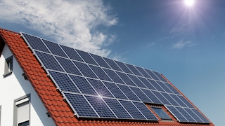 Energiewende-Turbo: Sorgen steigende Preise für mehr Nachhaltigkeit Photovoltaik auf dem Dach: Noch lange nicht jeder kann Strom selber produzieren.
