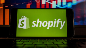Shopify Logo auf einem Smartphone © SOPA Images / Getty Images