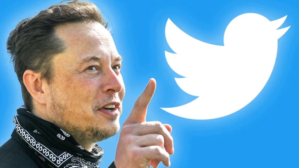 Elon Musk mit Twitter-Logo