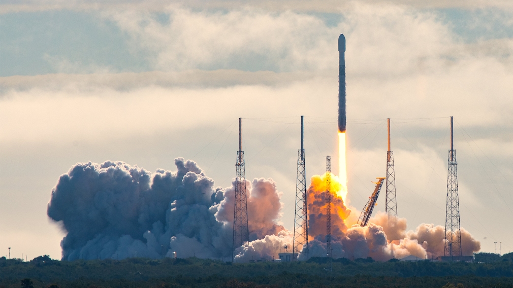 Space X: Explosion bei Triebwerks-Test von Elon Musks Starship Explosion bei Test-Start könnte Weltraum-Pläne von Space X gefährden.