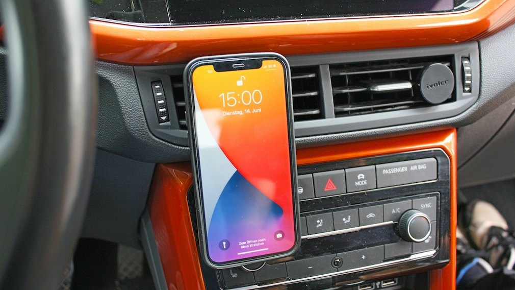 KFZ Handyhalterung Auto Navi Armaturenbrett Smartphone Halter Universal  schwarz