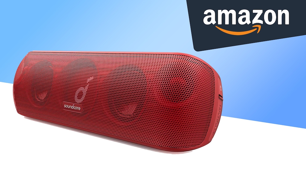 Anker Soundcore Motion Plus in Rot neben Amazon-Logo