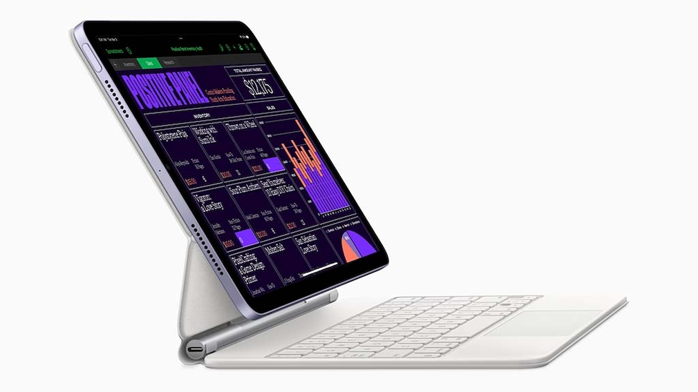 Das iPad ist an per Smart Connecter an einer Tastaturhülle angeschlossen