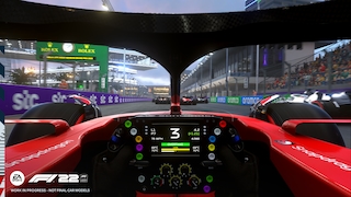 Cockpit-Perspektive aus einem F1-Wagen.