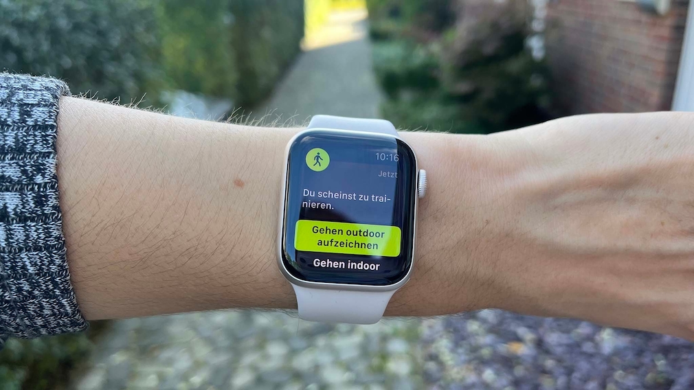 Apple Watch SE (2022) Nach zehn Minuten erkannte die Apple Watch SE einen Spaziergang. 