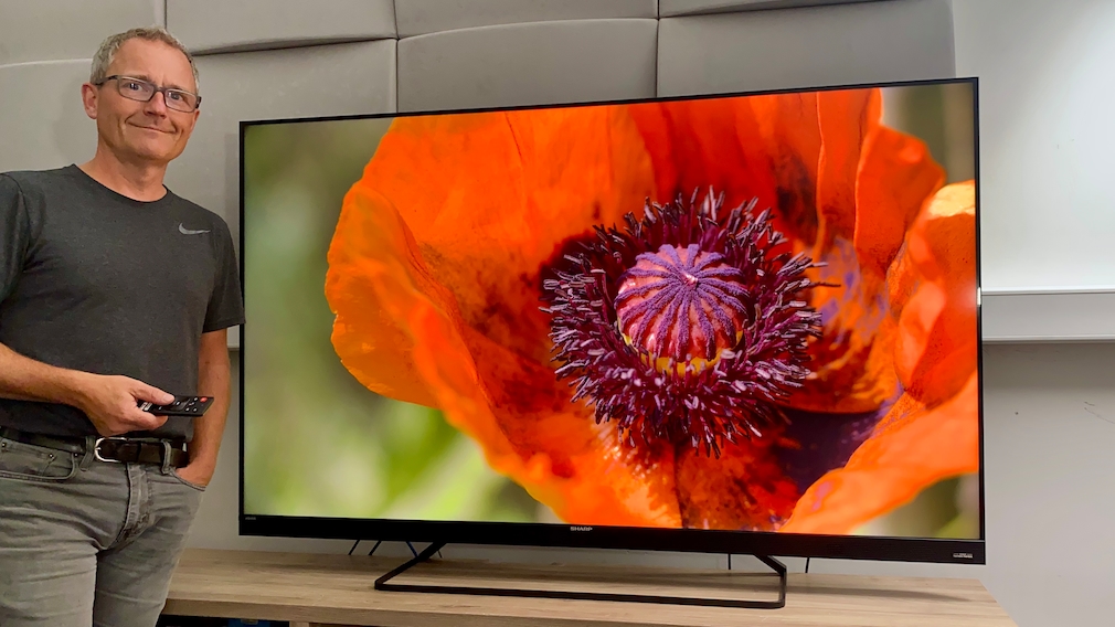 Sharp EQ3EA im Test: Günstiger Fernseher mit prächtigen Farben - COMPUTER  BILD